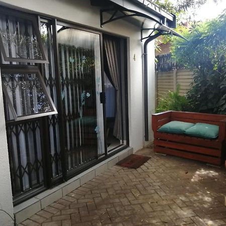 Roxy'S Rest Guest House Vanderbijlpark Ngoại thất bức ảnh