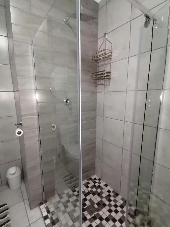Roxy'S Rest Guest House Vanderbijlpark Ngoại thất bức ảnh