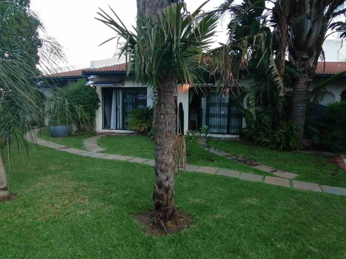 Roxy'S Rest Guest House Vanderbijlpark Ngoại thất bức ảnh