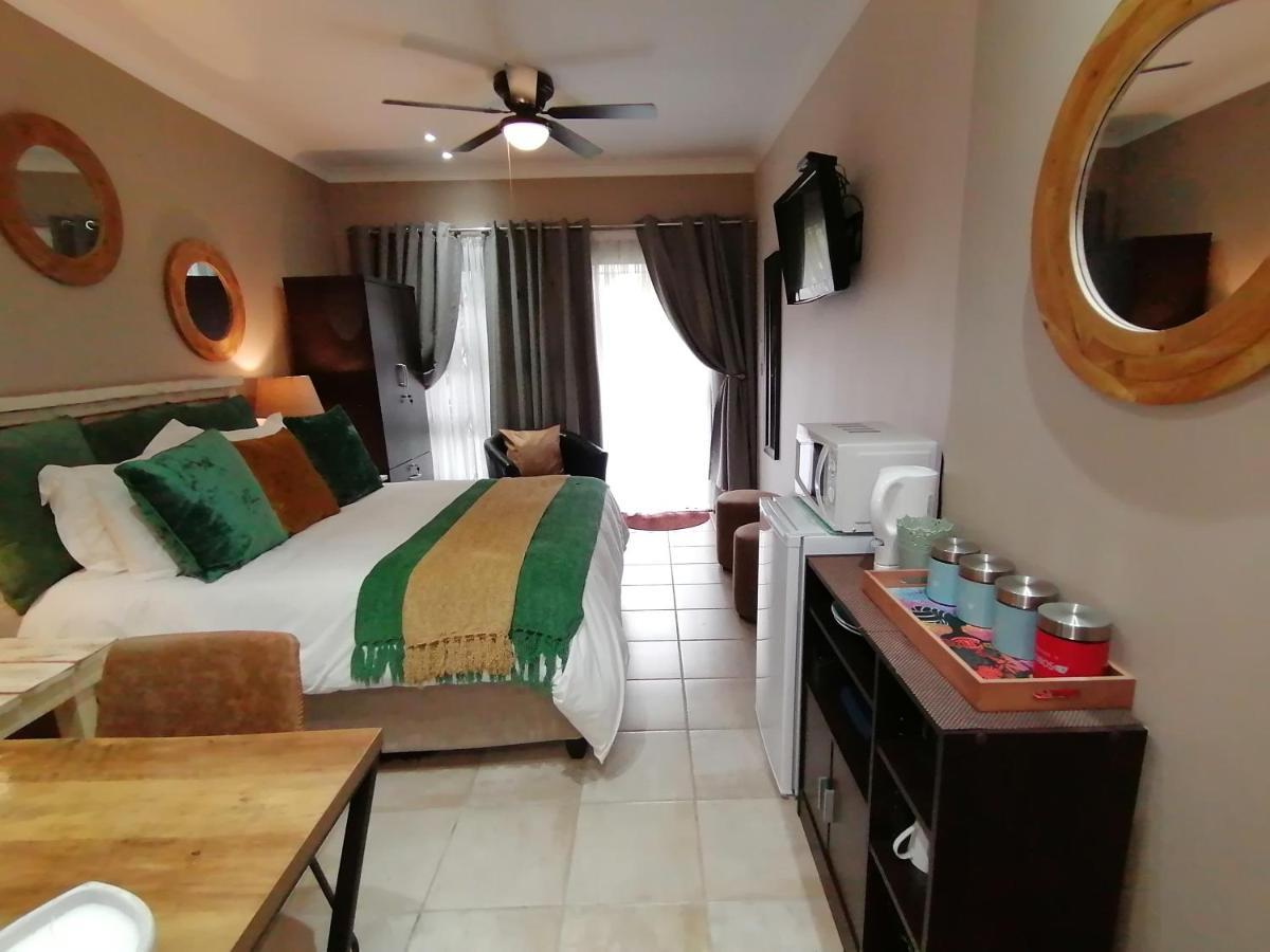 Roxy'S Rest Guest House Vanderbijlpark Ngoại thất bức ảnh