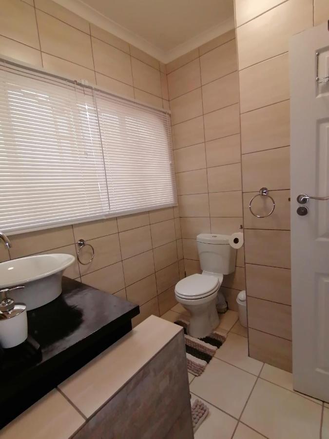 Roxy'S Rest Guest House Vanderbijlpark Ngoại thất bức ảnh