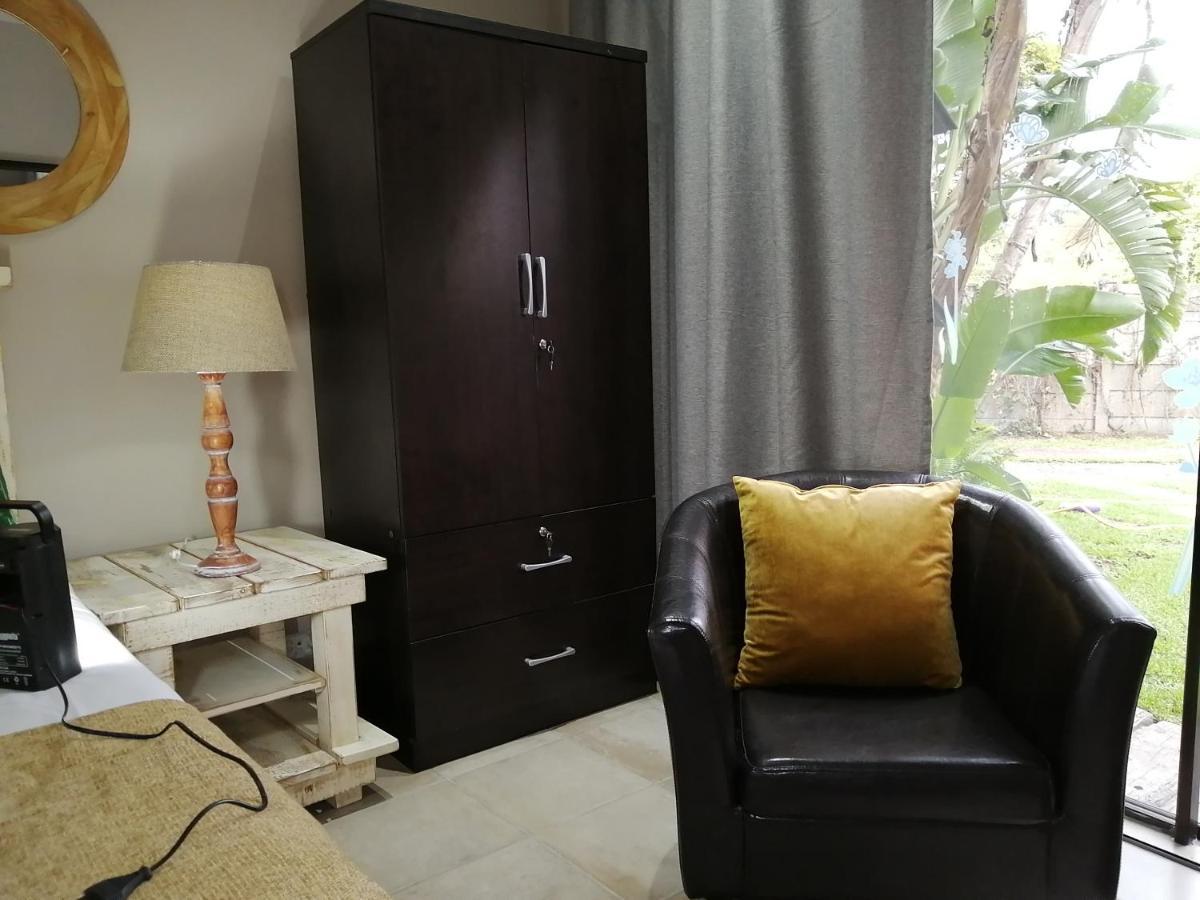 Roxy'S Rest Guest House Vanderbijlpark Ngoại thất bức ảnh