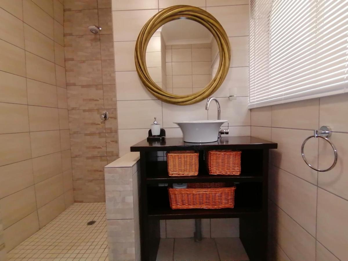 Roxy'S Rest Guest House Vanderbijlpark Ngoại thất bức ảnh