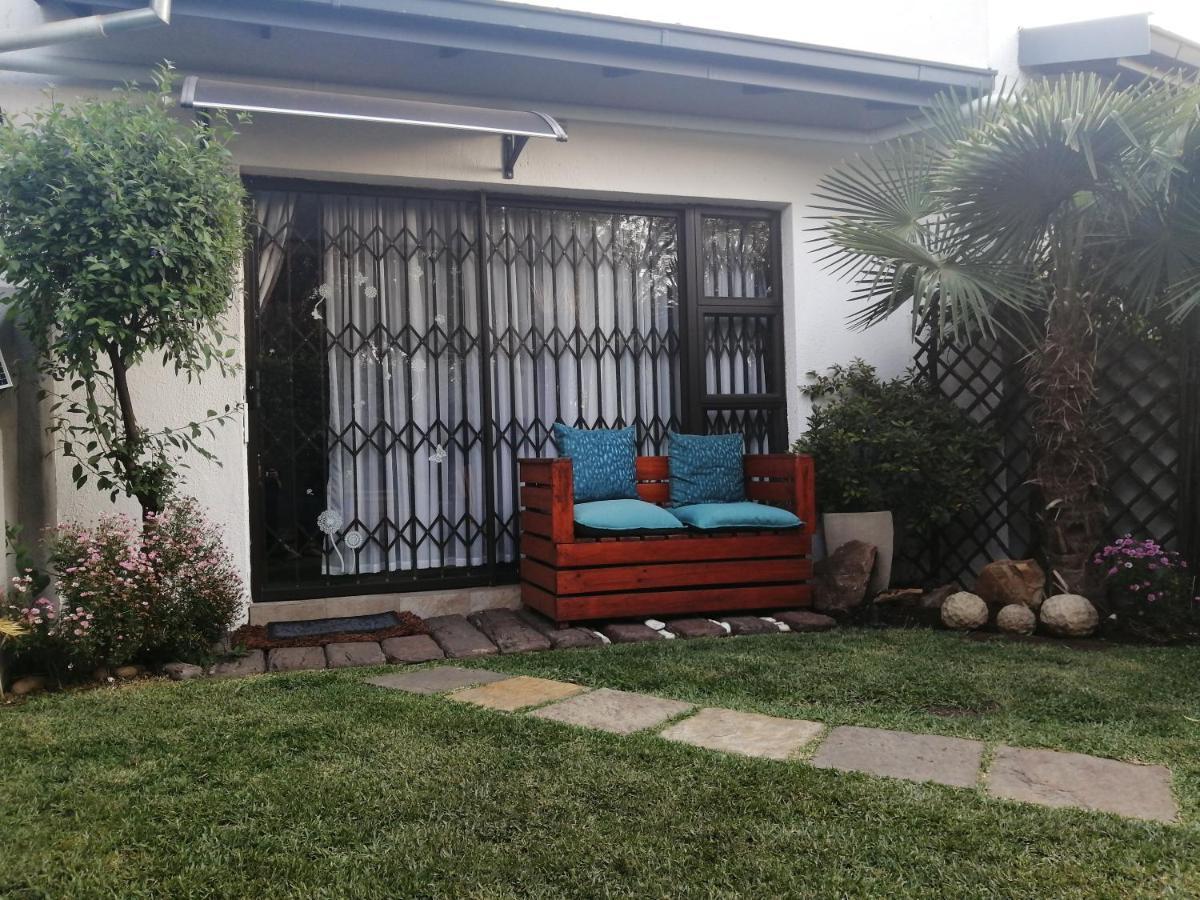 Roxy'S Rest Guest House Vanderbijlpark Ngoại thất bức ảnh