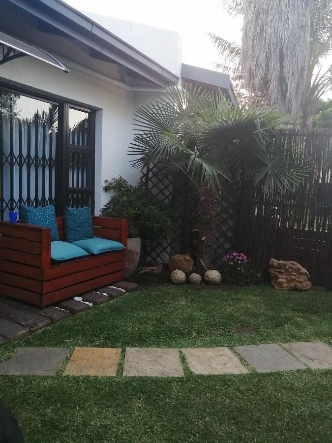 Roxy'S Rest Guest House Vanderbijlpark Ngoại thất bức ảnh