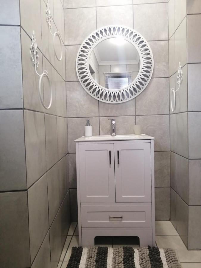 Roxy'S Rest Guest House Vanderbijlpark Ngoại thất bức ảnh