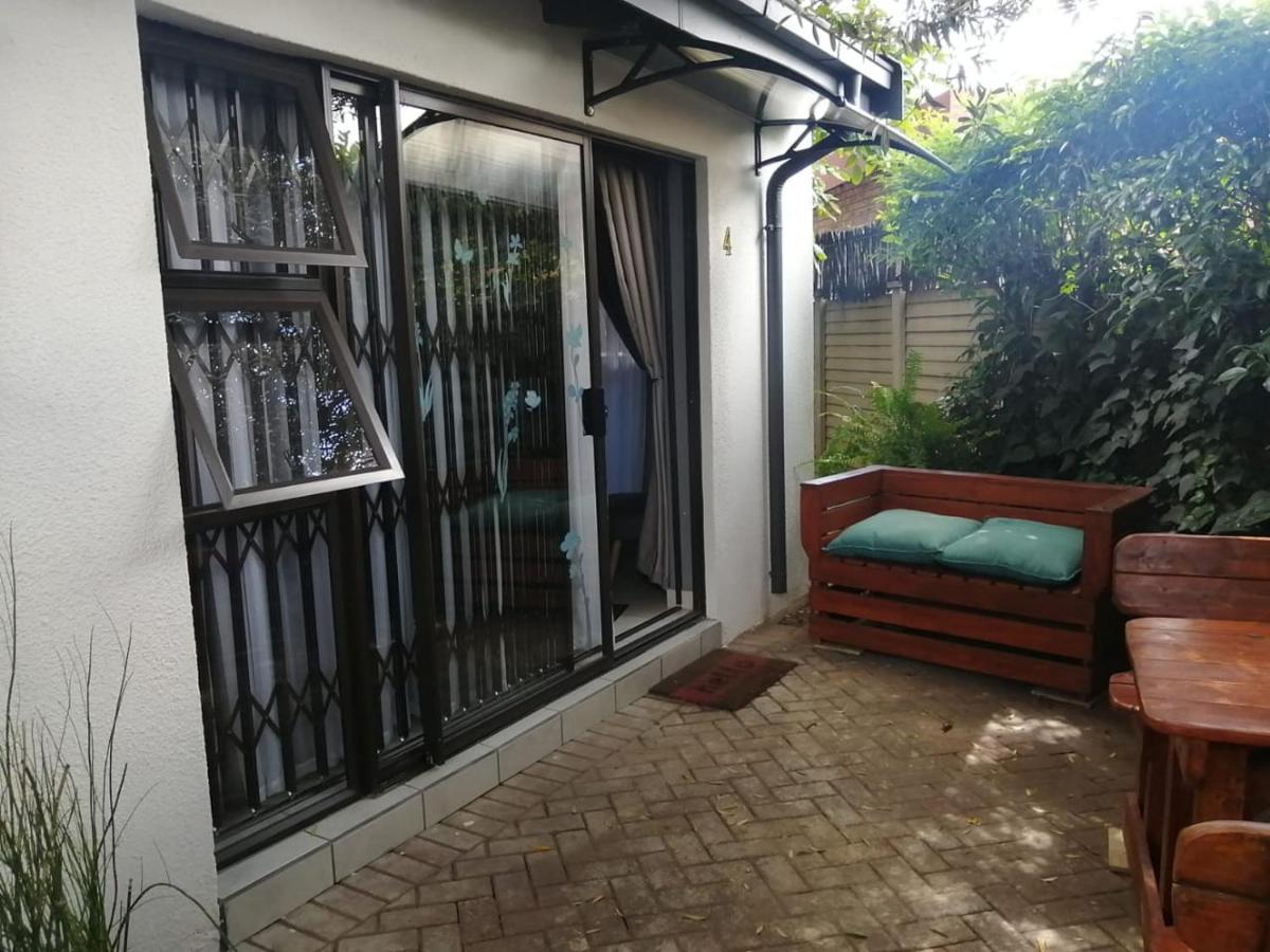 Roxy'S Rest Guest House Vanderbijlpark Ngoại thất bức ảnh