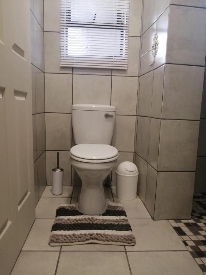 Roxy'S Rest Guest House Vanderbijlpark Ngoại thất bức ảnh
