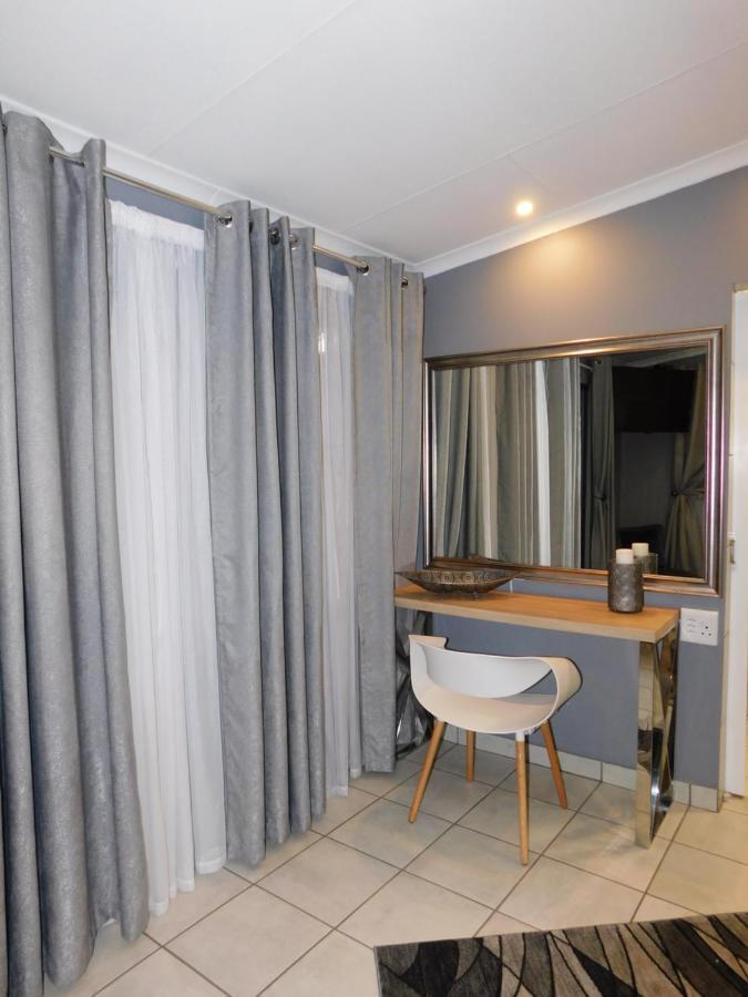 Roxy'S Rest Guest House Vanderbijlpark Ngoại thất bức ảnh