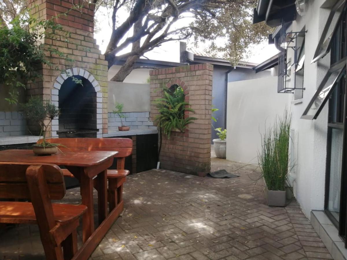 Roxy'S Rest Guest House Vanderbijlpark Ngoại thất bức ảnh