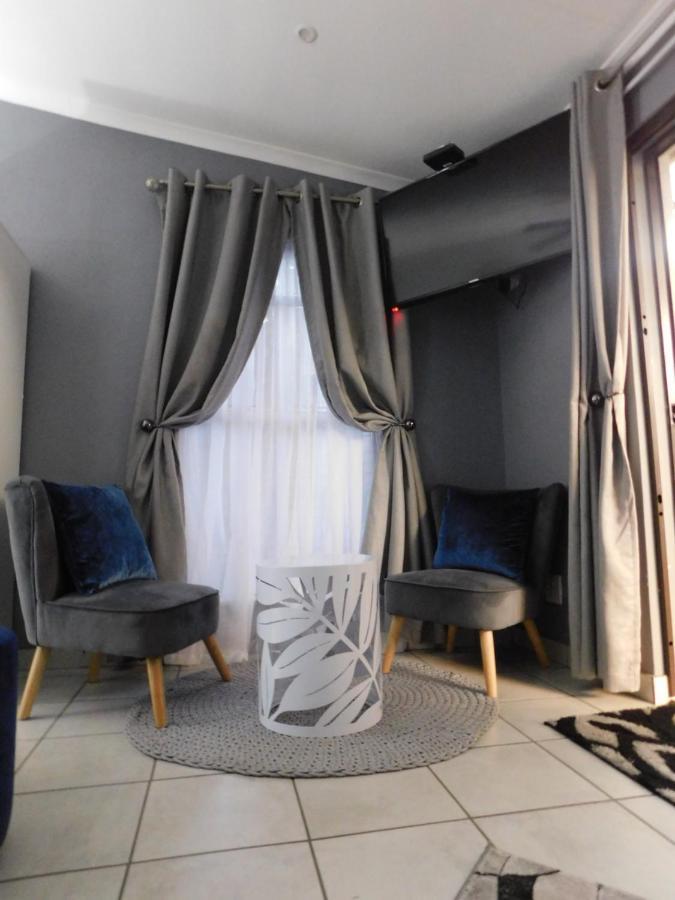 Roxy'S Rest Guest House Vanderbijlpark Ngoại thất bức ảnh
